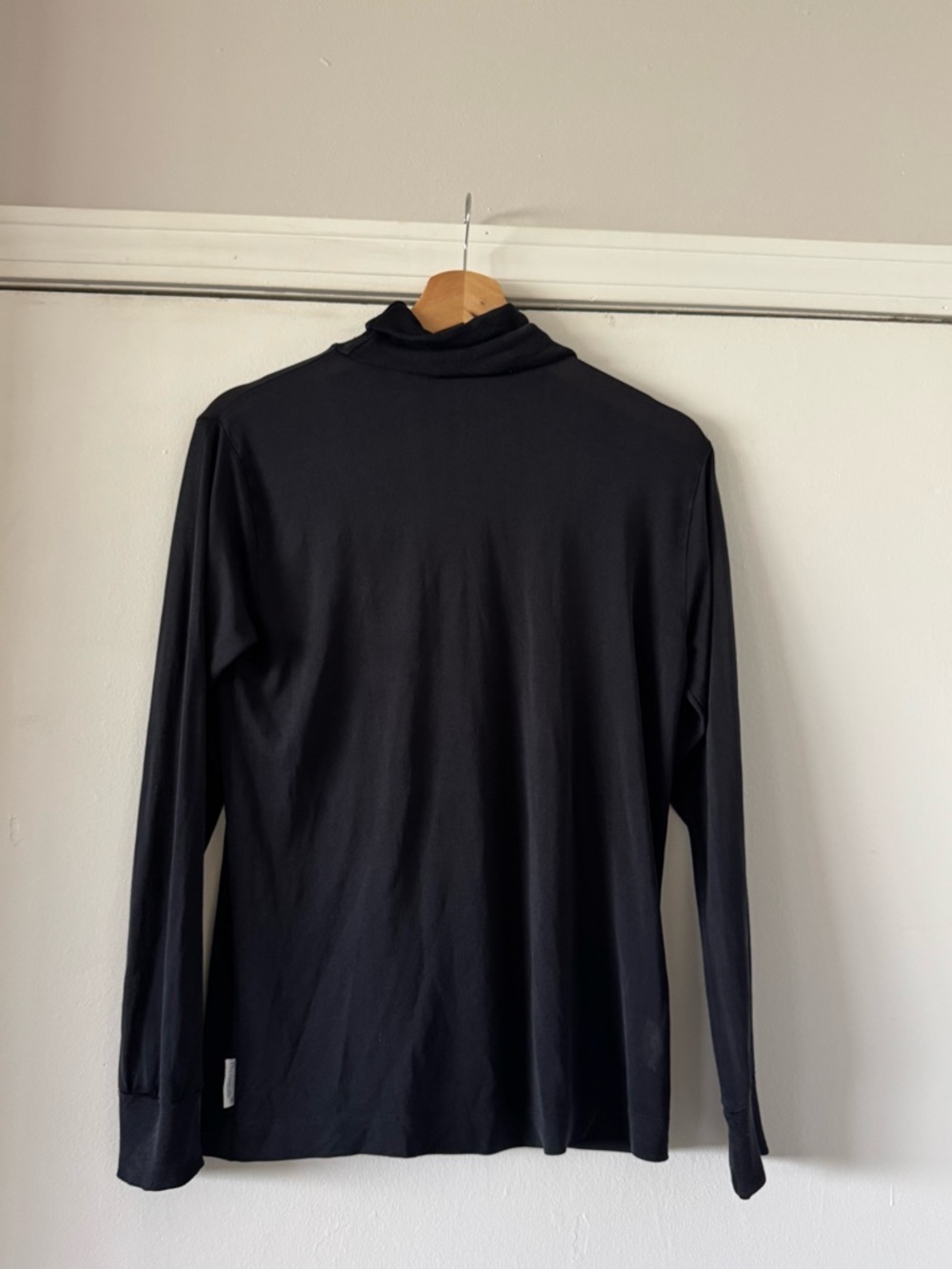 Thermasilk black turtleneck lightweight 100% pure silk base layer Sz L